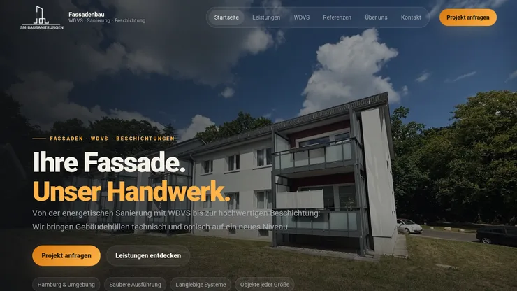 Startseite der SM Bau GmbH mit Fassadenprojekt und Leistungsübersicht für WDVS und Sanierung